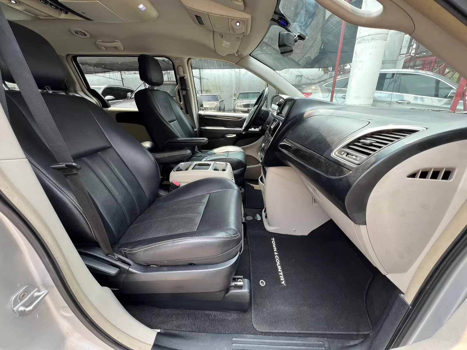 Chrysler Minivan Town & Country Full 2012 en Globalmotors (Asunción) - Imagen 12