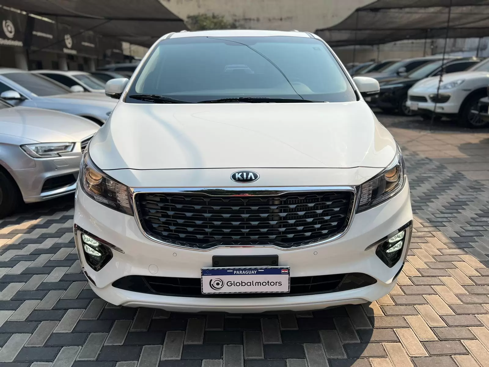 Kia Grand Carnival Limited 2021 en Globalmotors: Espaciosa y elegante minivan. - Imagen 2