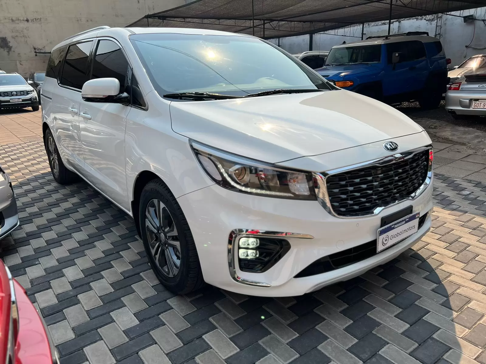 Kia Grand Carnival Limited 2021 en Globalmotors: Espaciosa y elegante minivan. - Imagen 3