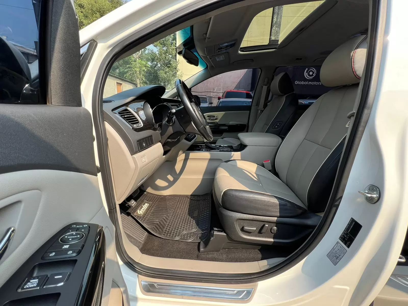 Kia Grand Carnival Limited 2021 en Globalmotors: Espaciosa y elegante minivan. - Imagen 10