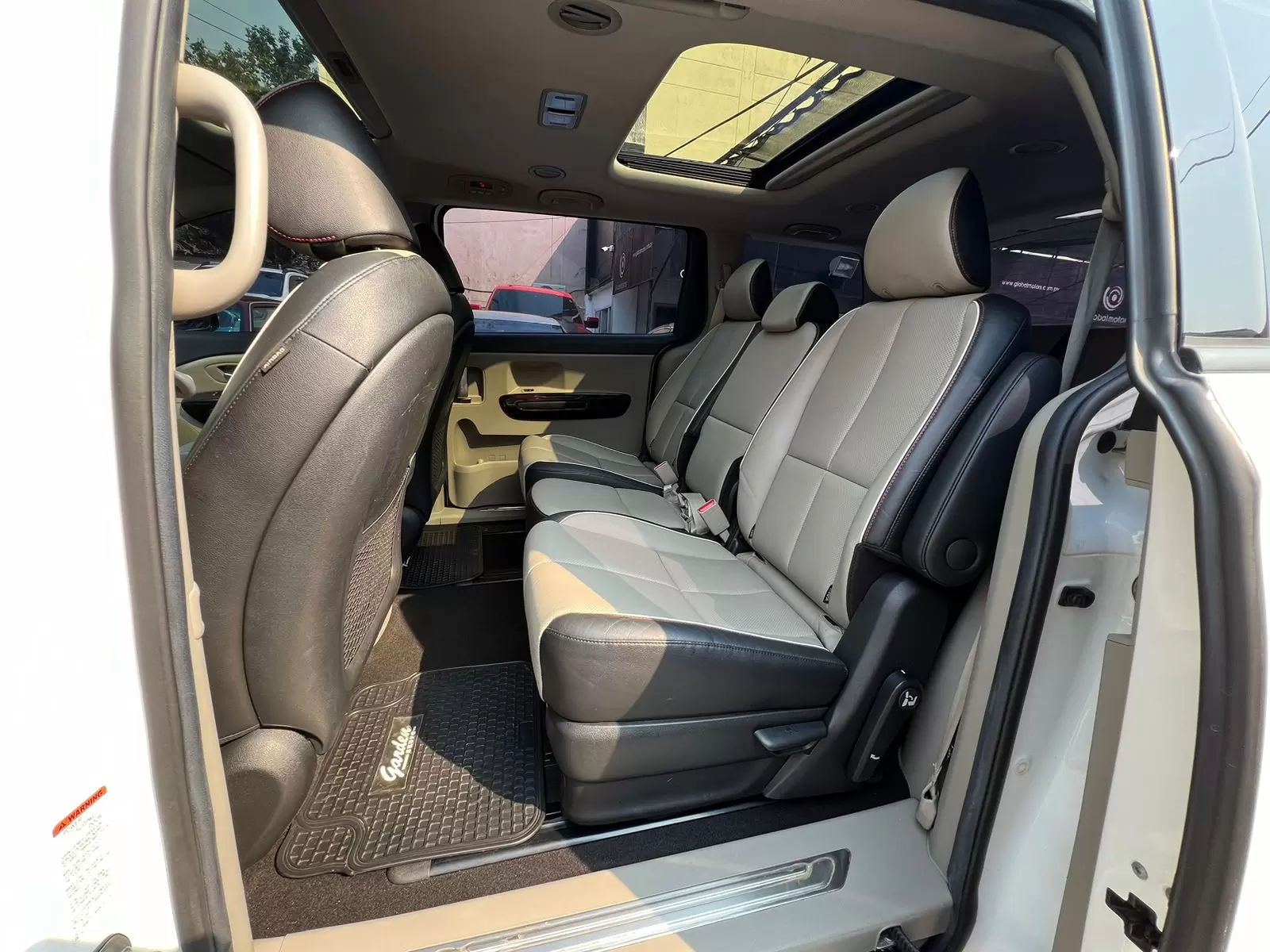 Kia Grand Carnival Limited 2021 en Globalmotors: Espaciosa y elegante minivan. - Imagen 12