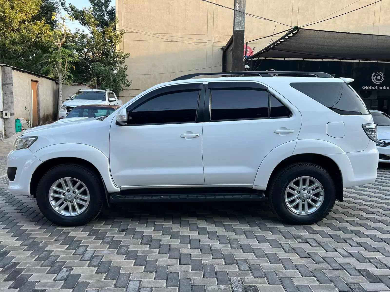 Toyota Fortuner SRV 2015 en Globalmotors: SUV robusto y elegante. - Imagen 4