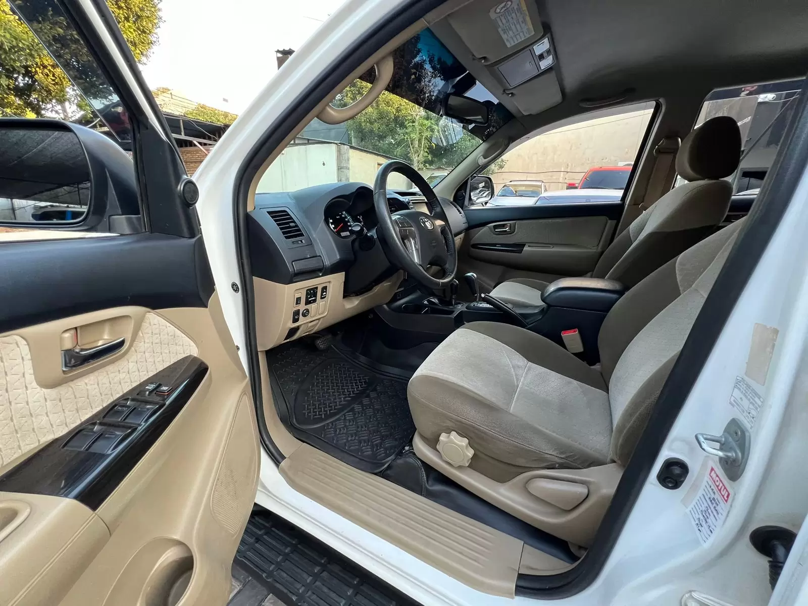 Toyota Fortuner SRV 2015 en Globalmotors: SUV robusto y elegante. - Imagen 8