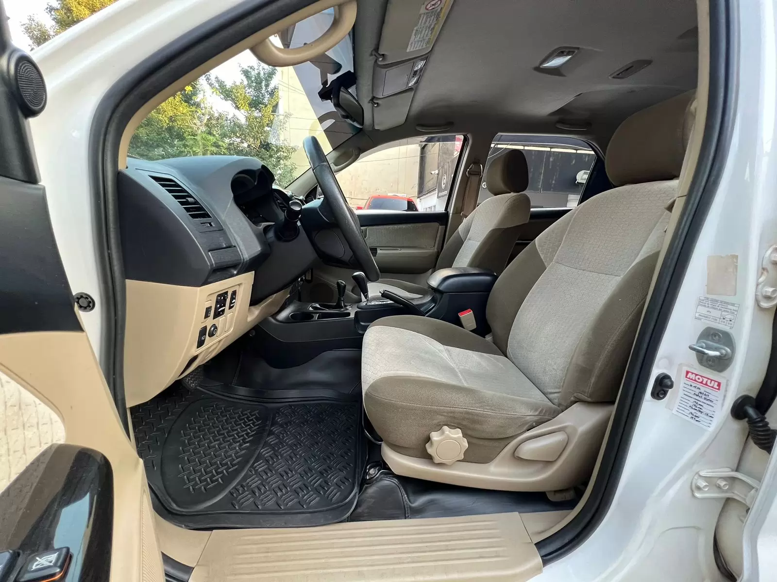 Toyota Fortuner SRV 2015 en Globalmotors: SUV robusto y elegante. - Imagen 9