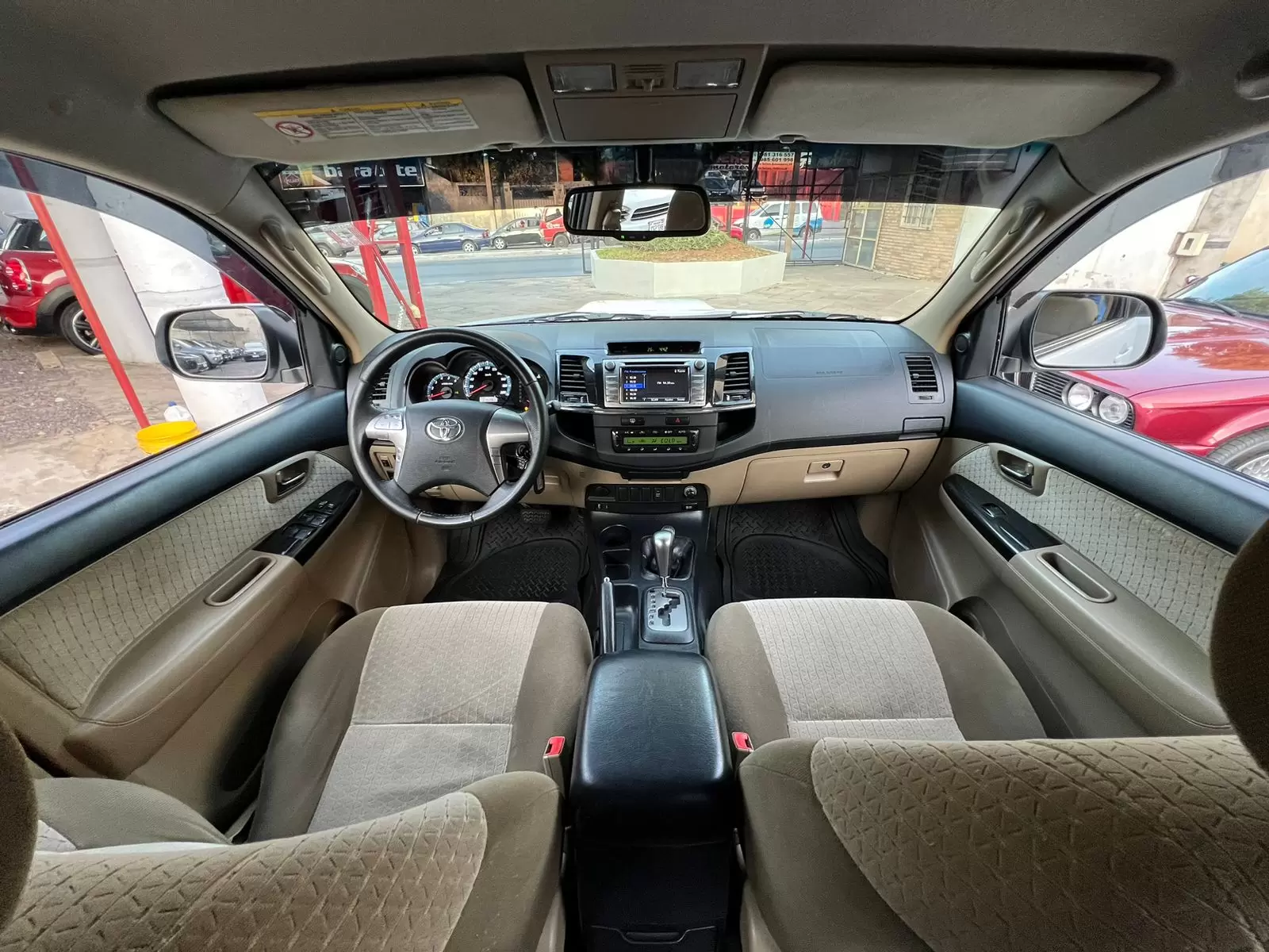 Toyota Fortuner SRV 2015 en Globalmotors: SUV robusto y elegante. - Imagen 12