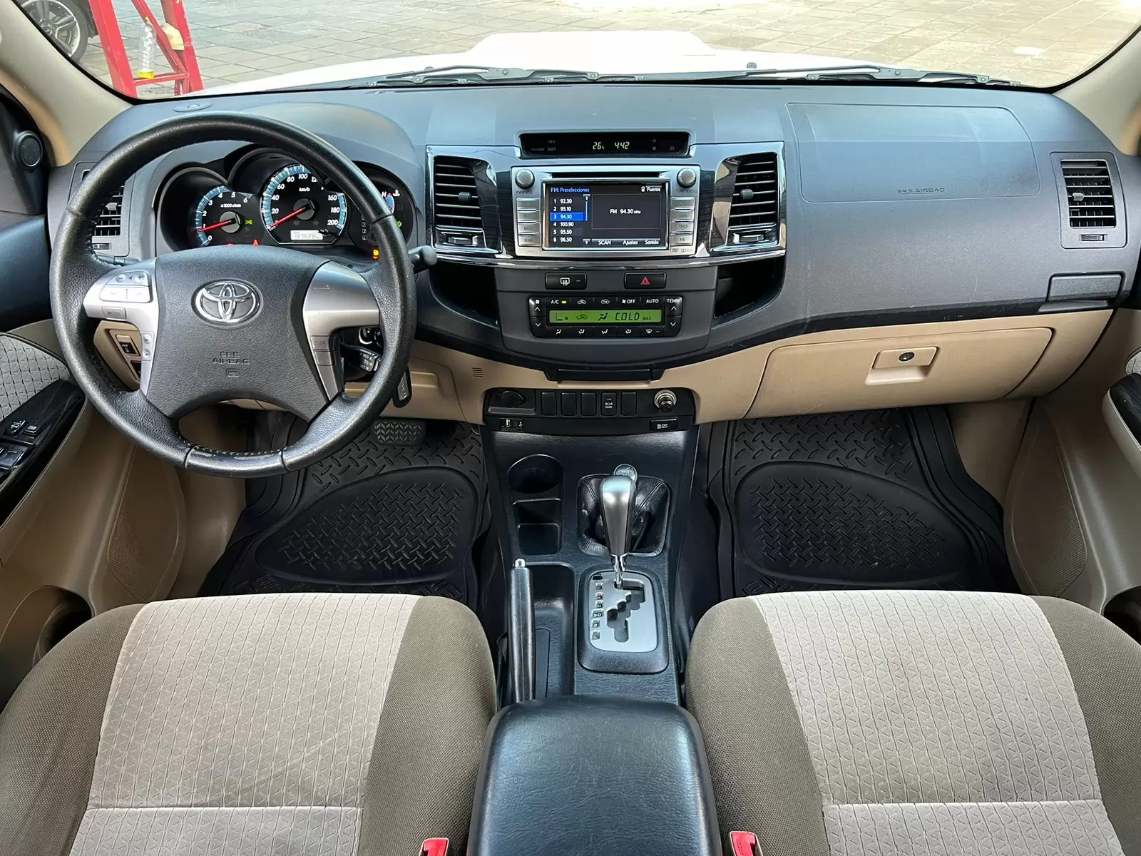 Toyota Fortuner SRV 2015 en Globalmotors: SUV robusto y elegante. - Imagen 13