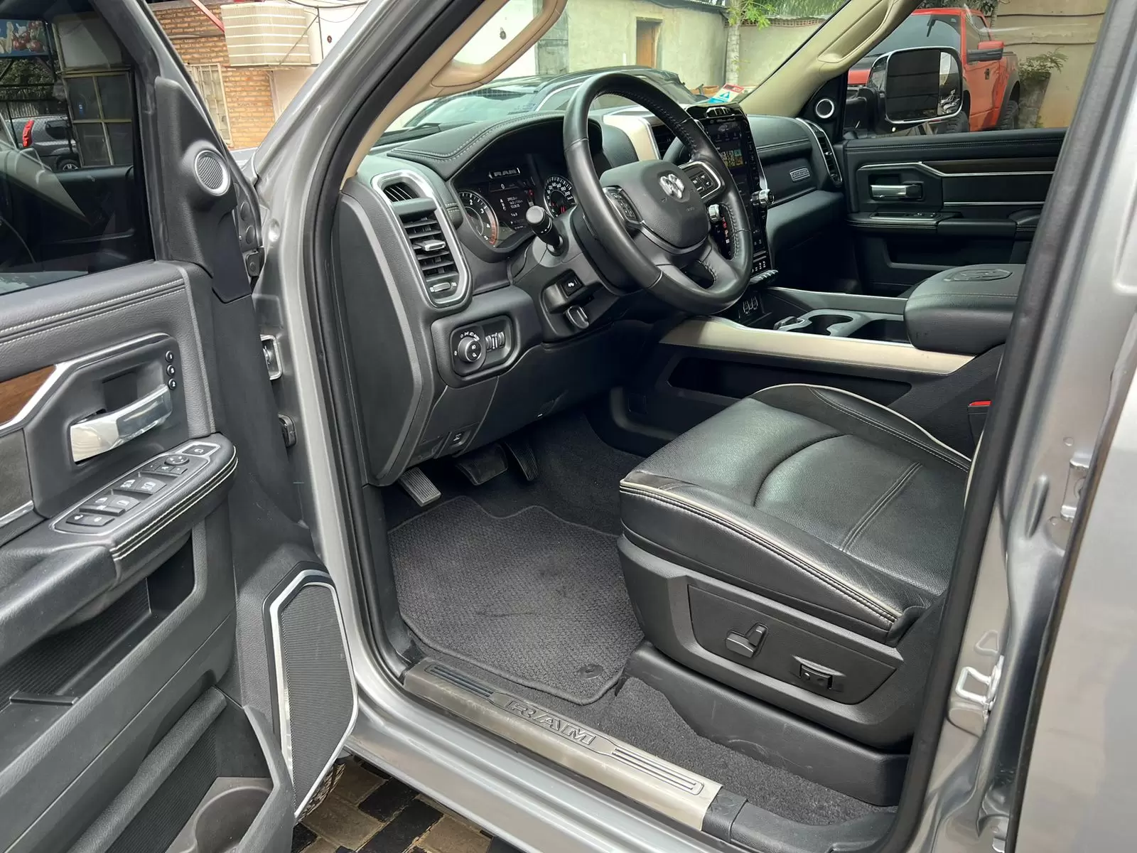 Dodge RAM Laramie 4×4 2022 en Globalmotors: Potencia y lujo - Imagen 9