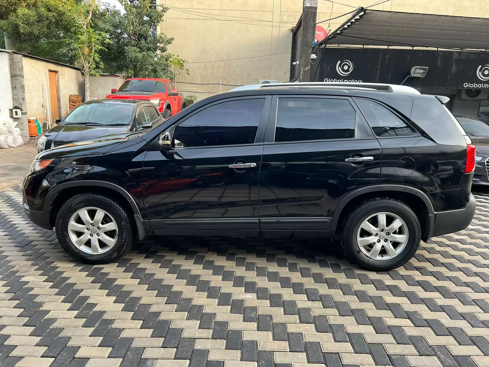 Kia Sorento 4×2 2011 en Globalmotors: SUV elegante y versátil. - Imagen 4