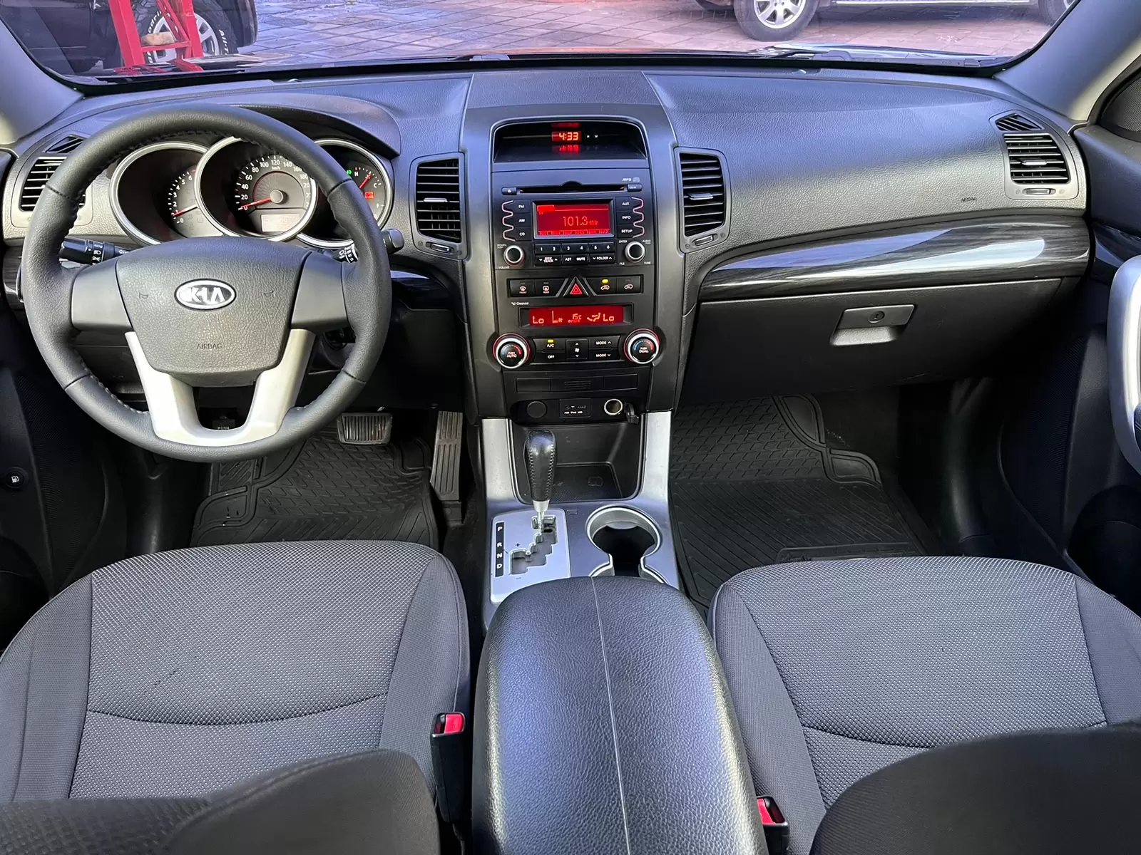 Kia Sorento 4×2 2011 en Globalmotors: SUV elegante y versátil. - Imagen 11