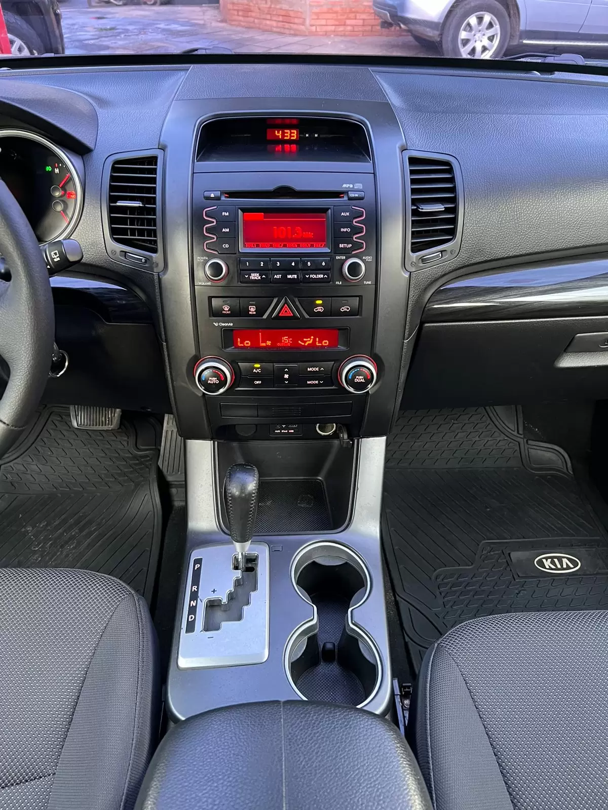 Kia Sorento 4×2 2011 en Globalmotors: SUV elegante y versátil. - Imagen 13