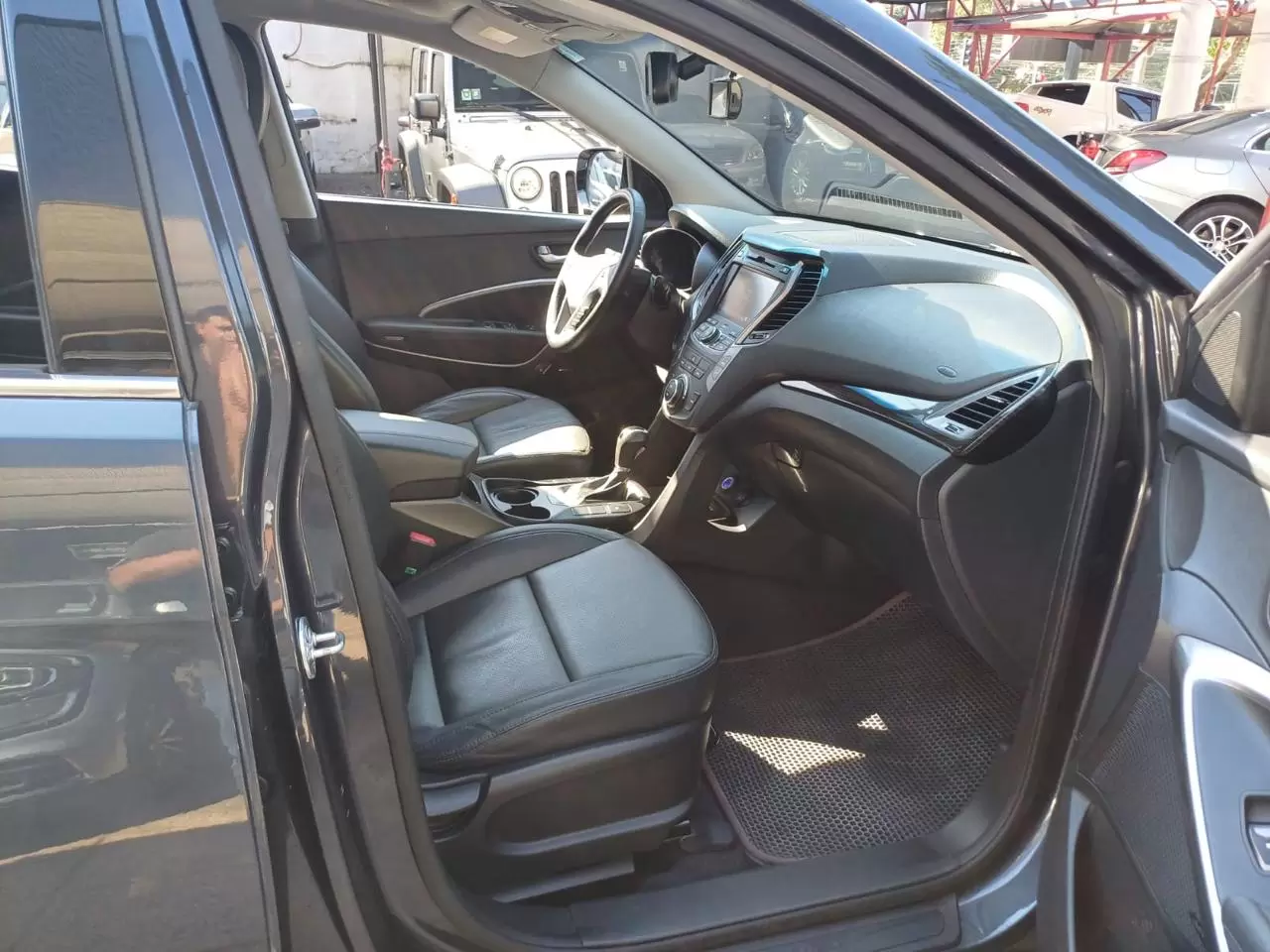 Hyundai Santa Fe 4×2 Full 2013 en Globalmotors: SUV versátil y confiable - Imagen 11