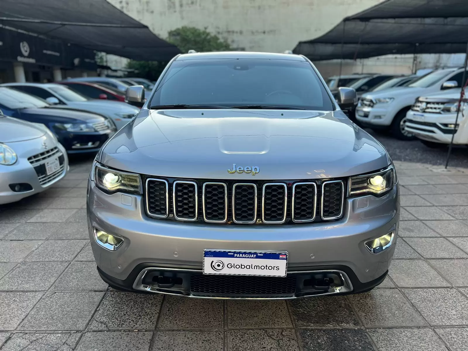 Jeep Grand Cherokee Limited 2017 - Elegancia y rendimiento impresionante - Imagen 2