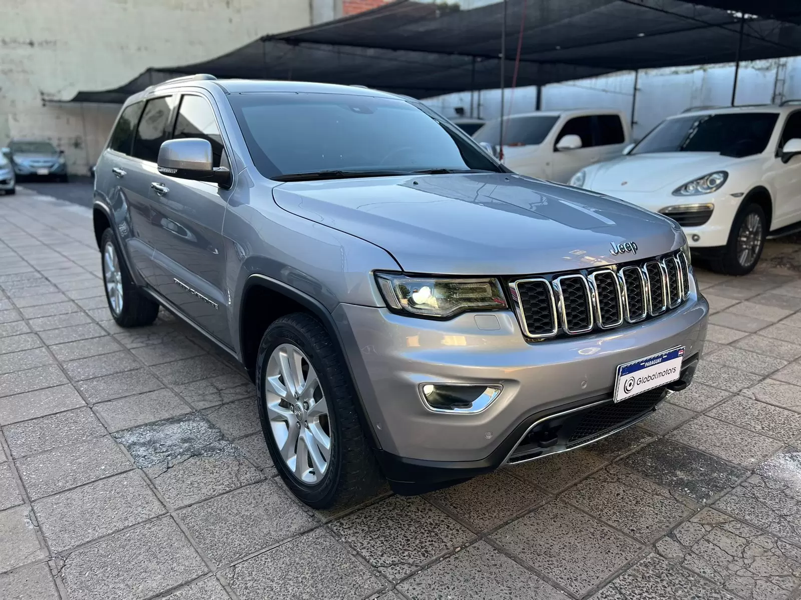 Jeep Grand Cherokee Limited 2017 - Elegancia y rendimiento impresionante - Imagen 3