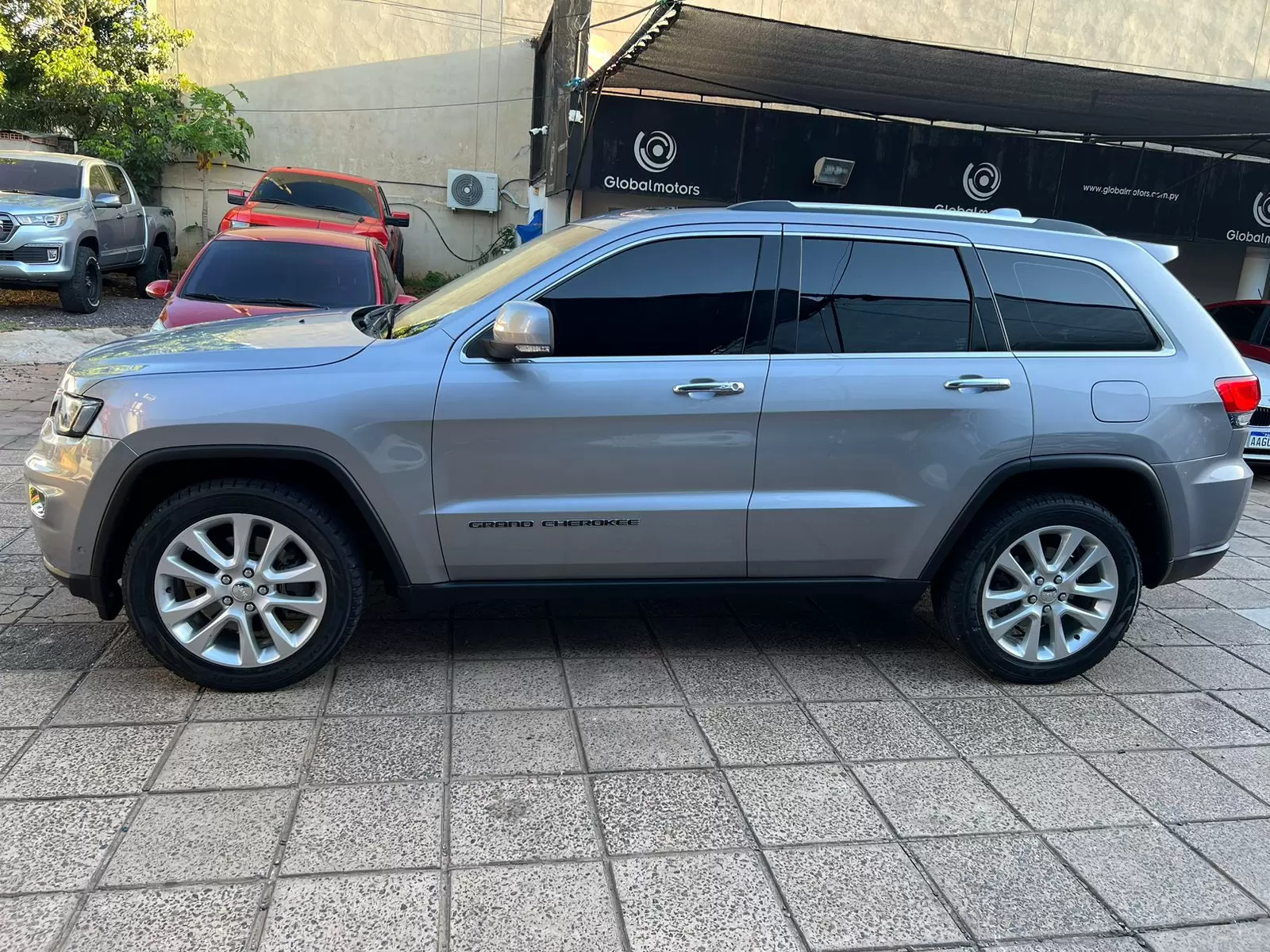 Jeep Grand Cherokee Limited 2017 - Elegancia y rendimiento impresionante - Imagen 4