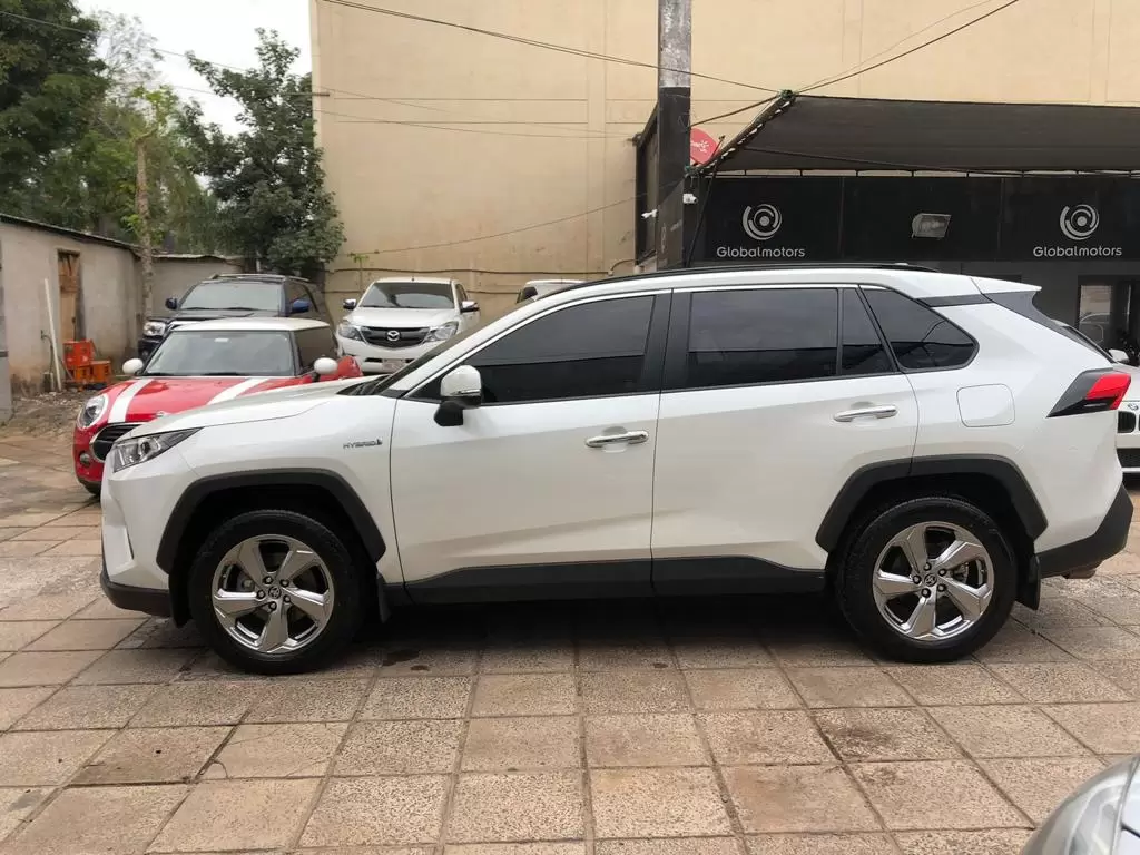 Toyota Rav4 Hibrida 2022 en Globalmotors: Potencia, eficiencia y tecnología avanzada. - Imagen 4
