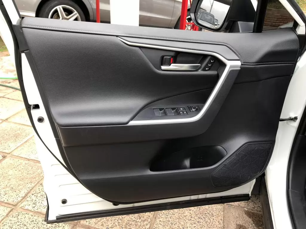 Toyota Rav4 Hibrida 2022 en Globalmotors: Potencia, eficiencia y tecnología avanzada. - Imagen 10