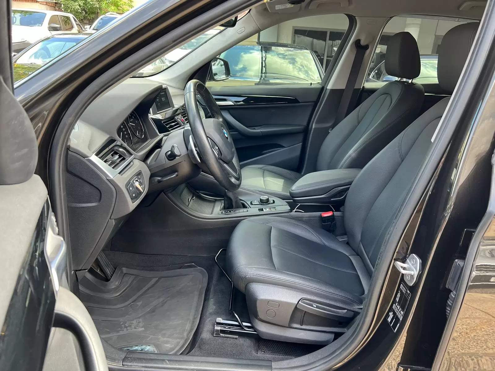 BMW X1 sDrive 18d 2019 en Globalmotors: Elegancia, potencia y versatilidad. - Imagen 9