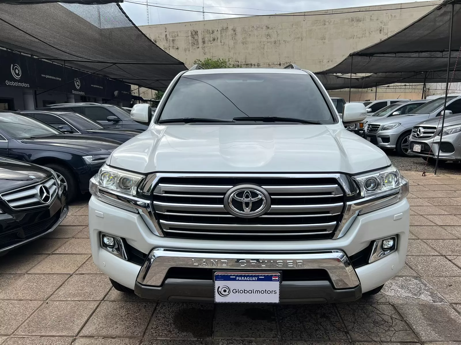 Toyota Land Cruiser VX 2016 - SUV de lujo y potencia. - Imagen 2