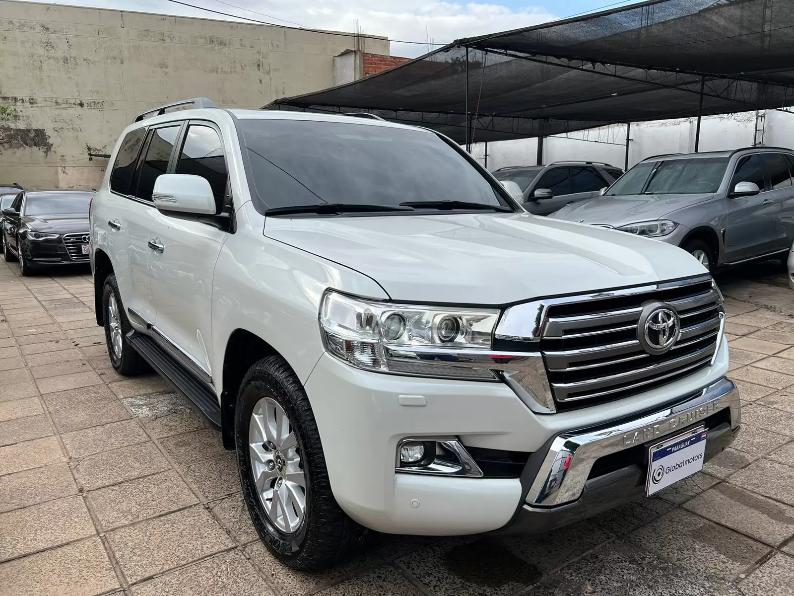 Toyota Land Cruiser VX 2016 - SUV de lujo y potencia. - Imagen 3
