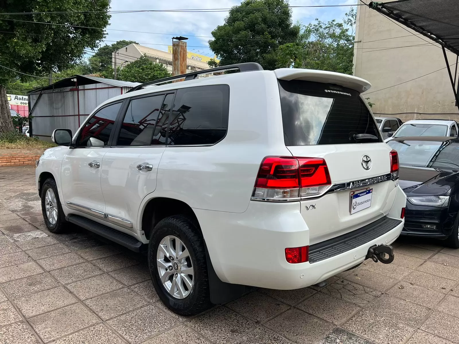 Toyota Land Cruiser VX 2016 - SUV de lujo y potencia. - Imagen 5