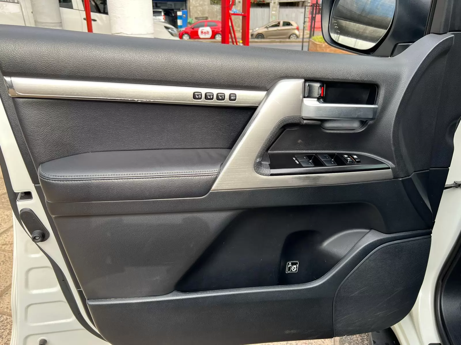 Toyota Land Cruiser VX 2016 - SUV de lujo y potencia. - Imagen 10