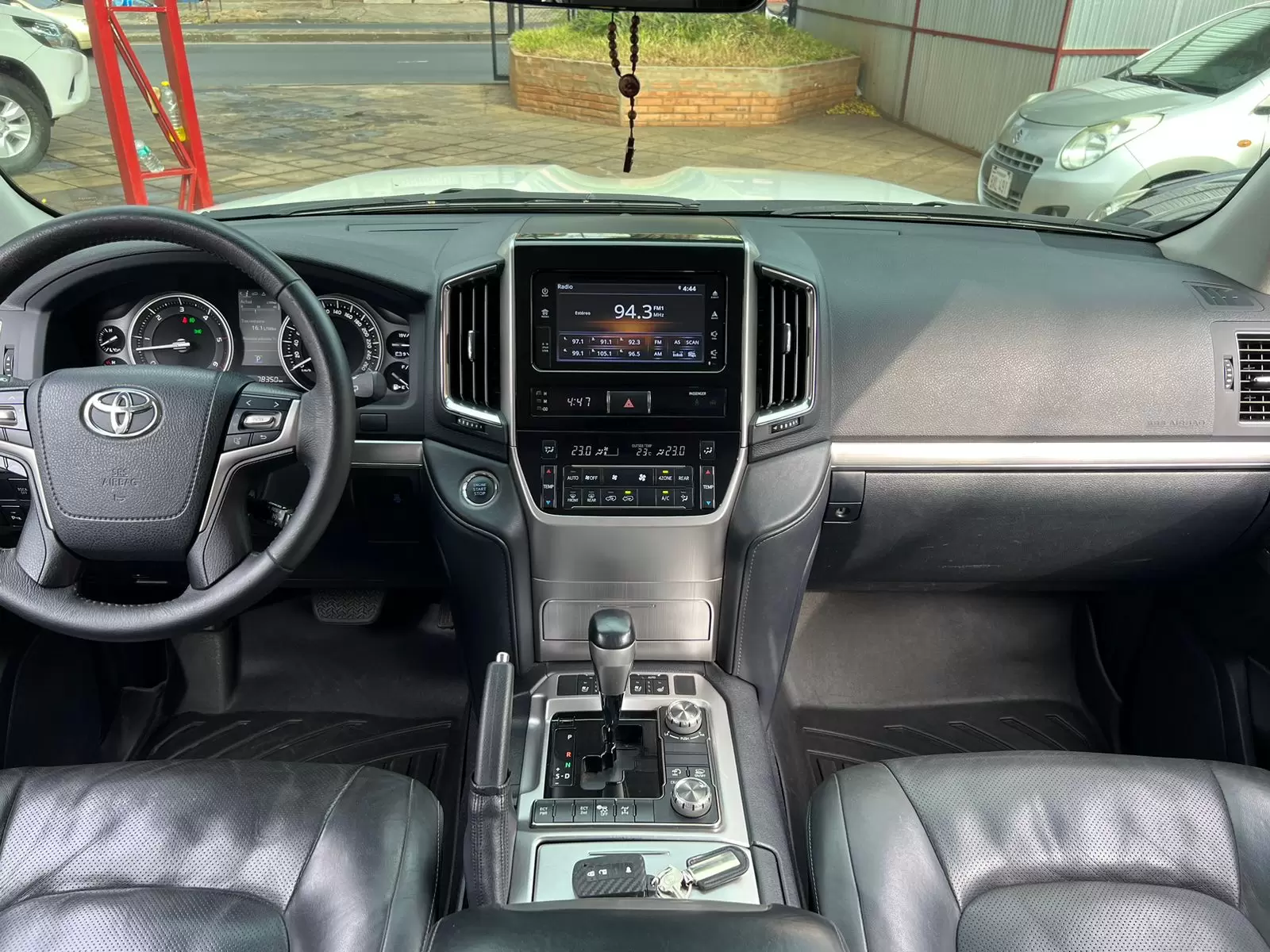Toyota Land Cruiser VX 2016 - SUV de lujo y potencia. - Imagen 13