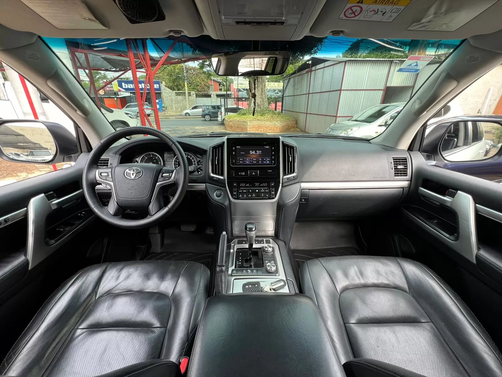 Toyota Land Cruiser VX 2016 - SUV de lujo y potencia. - Imagen 14