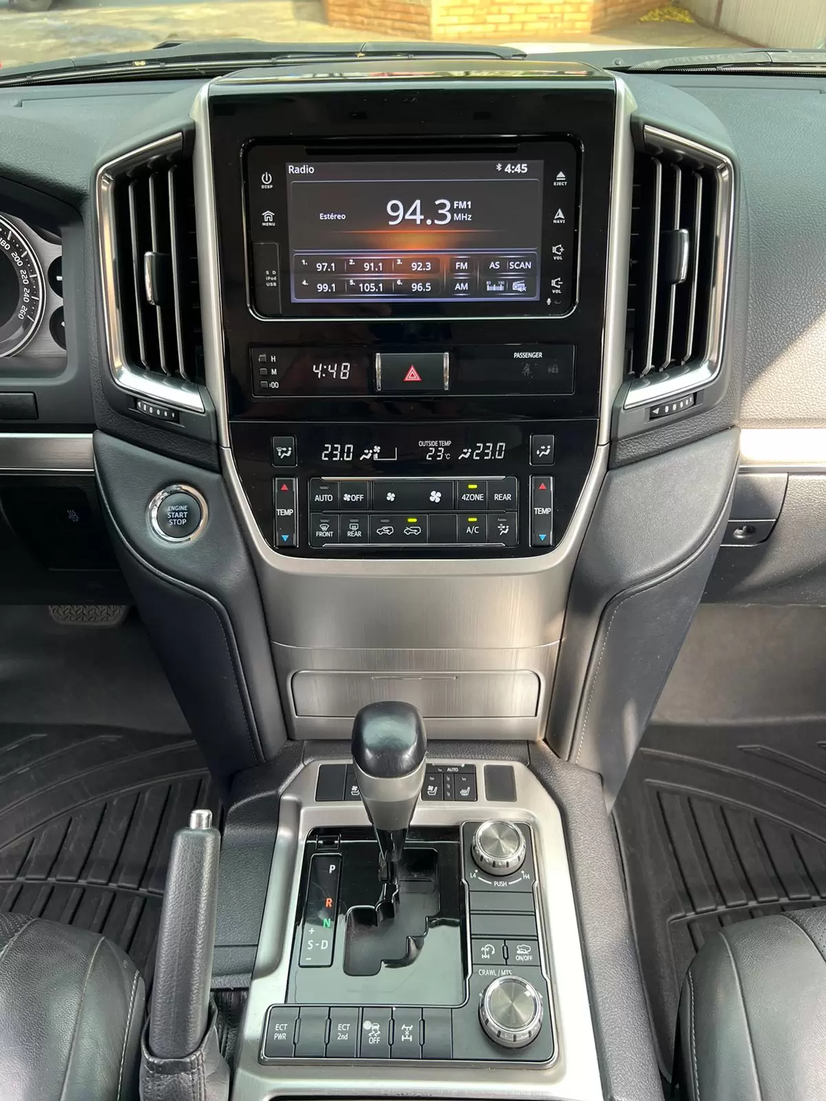 Toyota Land Cruiser VX 2016 - SUV de lujo y potencia. - Imagen 17