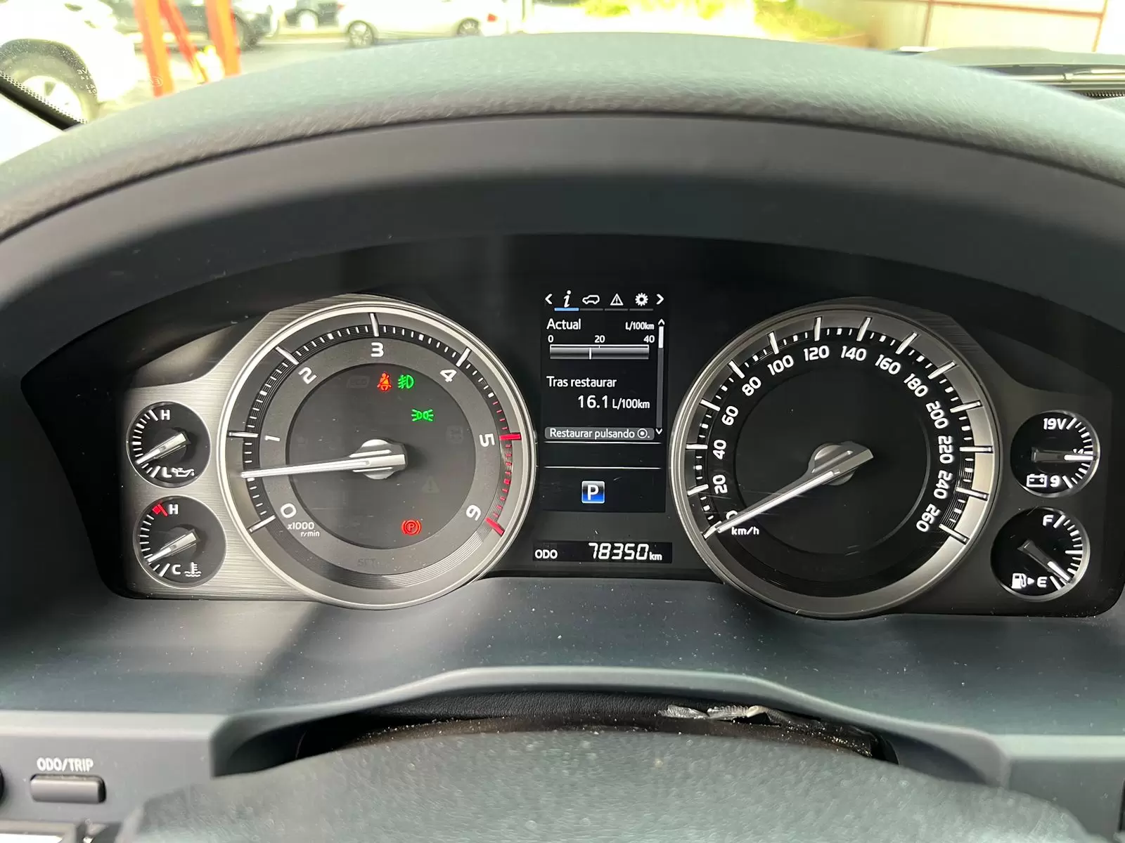 Toyota Land Cruiser VX 2016 - SUV de lujo y potencia. - Imagen 18