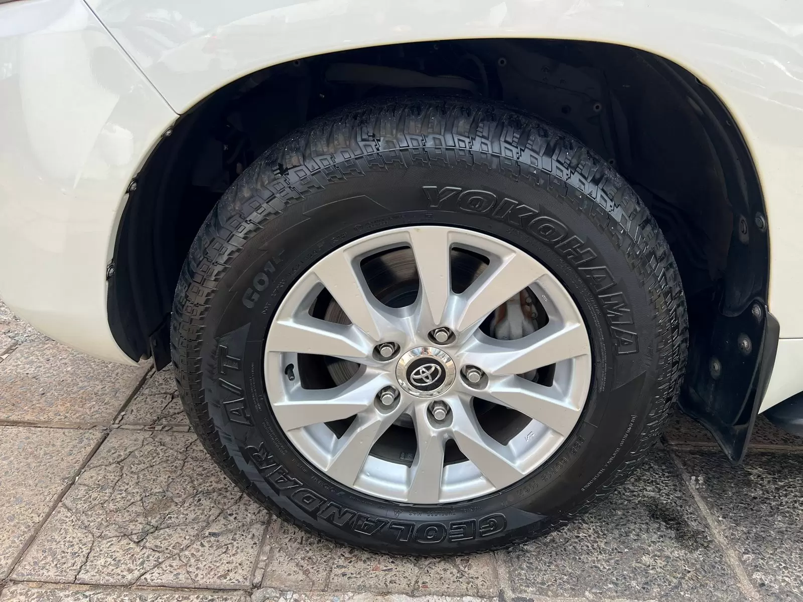 Toyota Land Cruiser VX 2016 - SUV de lujo y potencia. - Imagen 21