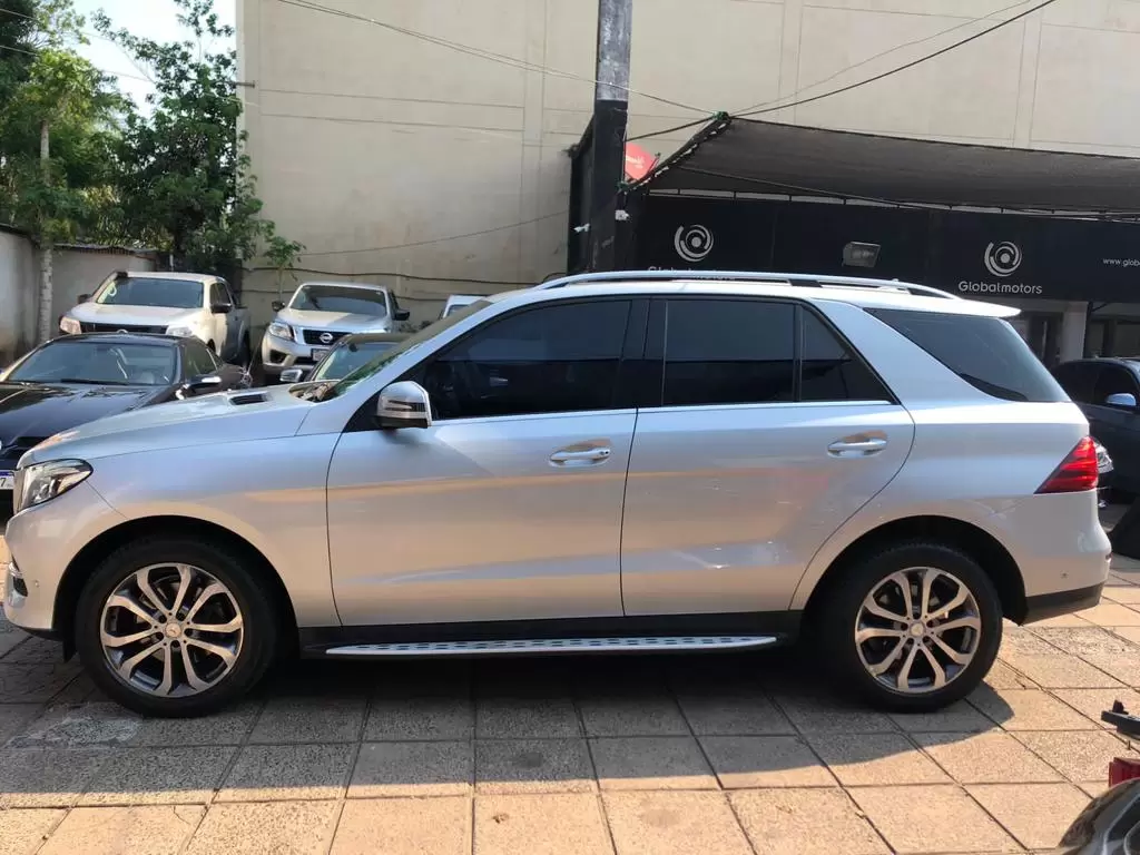 Mercedes Benz GLE 250D 2017 en Globalmotors: Elegancia y rendimiento excepcional. - Imagen 4