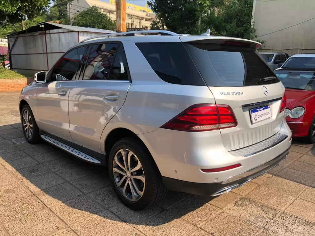 Mercedes Benz GLE 250D 2017 en Globalmotors: Elegancia y rendimiento excepcional. - Imagen 5