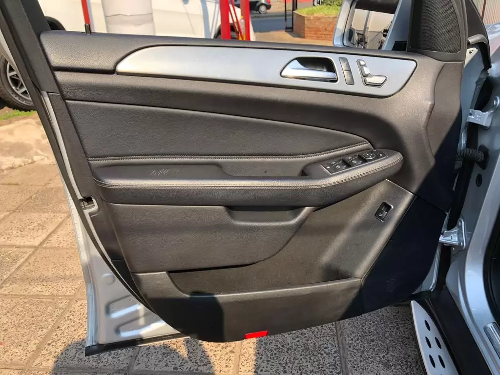 Mercedes Benz GLE 250D 2017 en Globalmotors: Elegancia y rendimiento excepcional. - Imagen 10