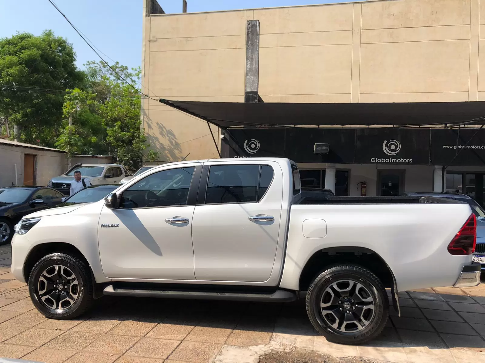 Toyota Hilux 4×4 Limited 2023 en Globalmotors: Potencia y estilo sin límites - Imagen 4
