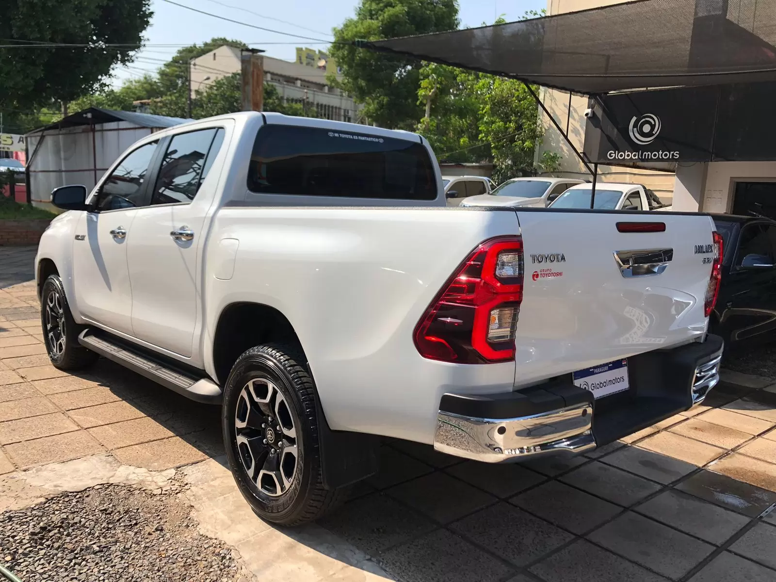Toyota Hilux 4×4 Limited 2023 en Globalmotors: Potencia y estilo sin límites - Imagen 5