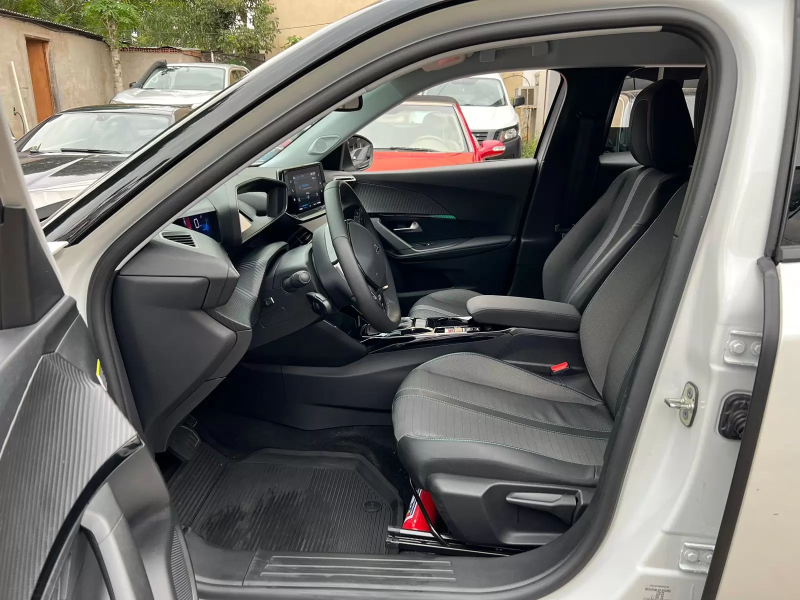 Peugeot New 2008 Allure 2023 en Globalmotors: ¡Descubre la excelencia! - Imagen 8
