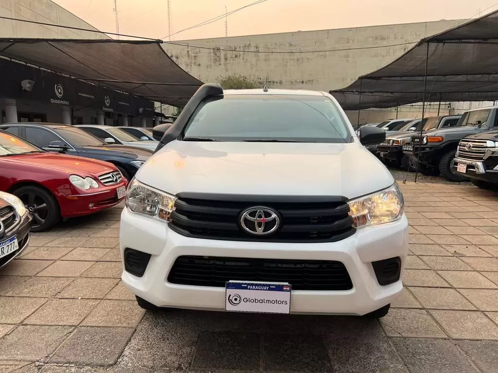 Toyota Hilux 4×4 2017 en Globalmotors: Potente y confiable camioneta todoterreno - Imagen 2