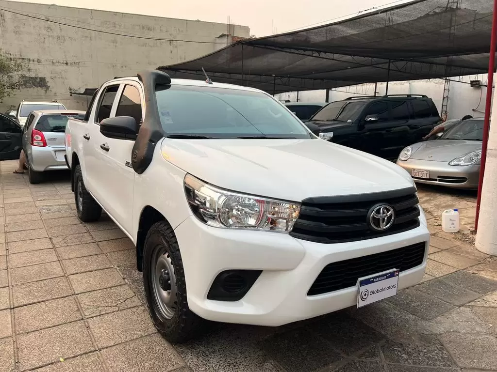 Toyota Hilux 4×4 2017 en Globalmotors: Potente y confiable camioneta todoterreno - Imagen 3