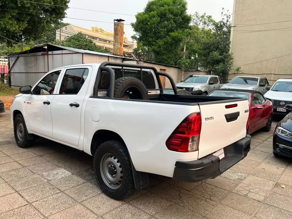 Toyota Hilux 4×4 2017 en Globalmotors: Potente y confiable camioneta todoterreno - Imagen 5