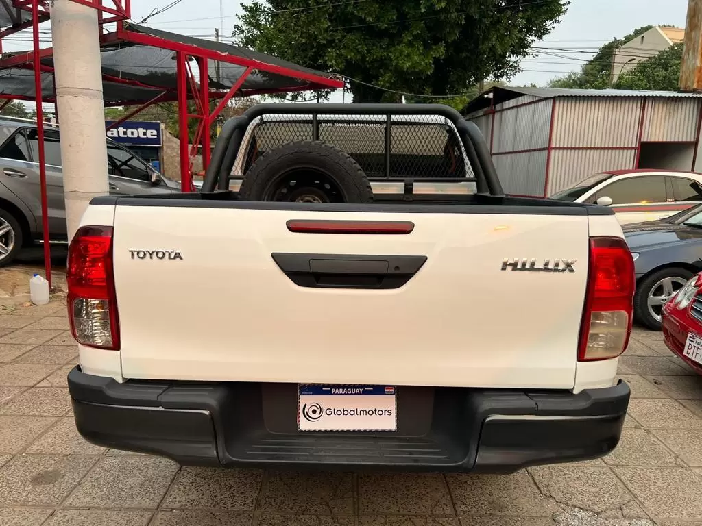 Toyota Hilux 4×4 2017 en Globalmotors: Potente y confiable camioneta todoterreno - Imagen 6