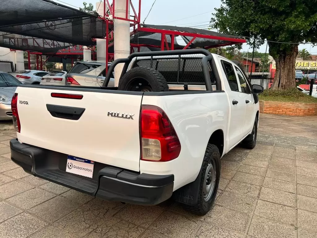 Toyota Hilux 4×4 2017 en Globalmotors: Potente y confiable camioneta todoterreno - Imagen 7