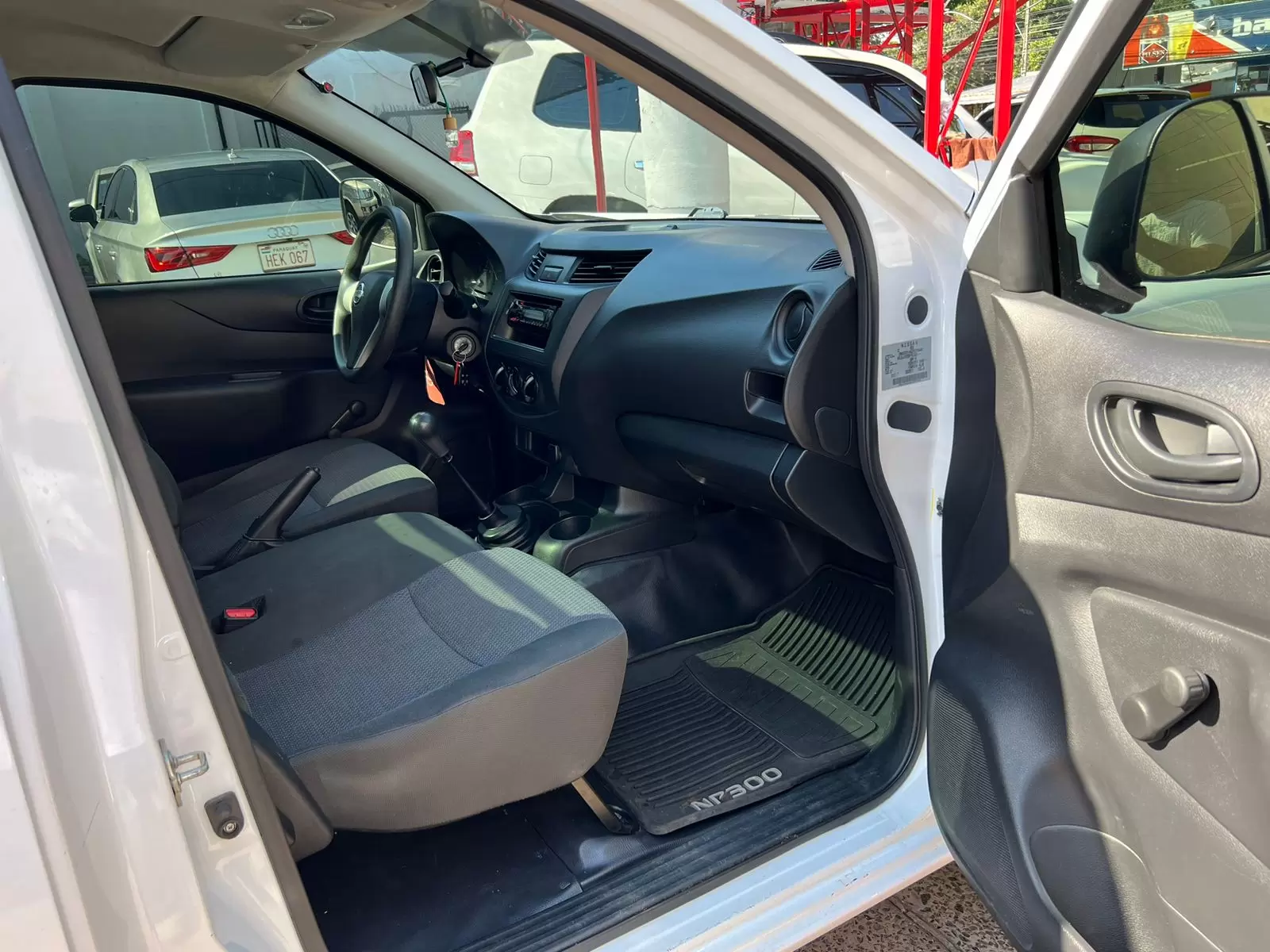 Nissan NP300 Cabina Simple 4x2 2018 en Globalmotors, Asunción. - Imagen 10