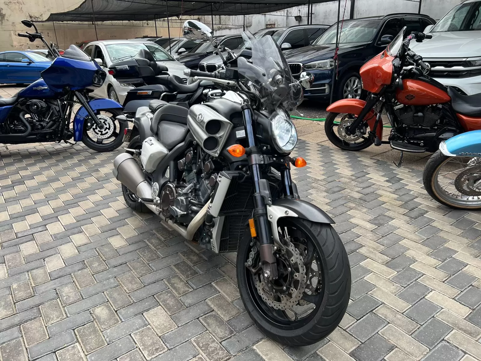 Yamaha VMax Naked 2012 en Globalmotors: Potencia y diseño icónicos - Imagen 3