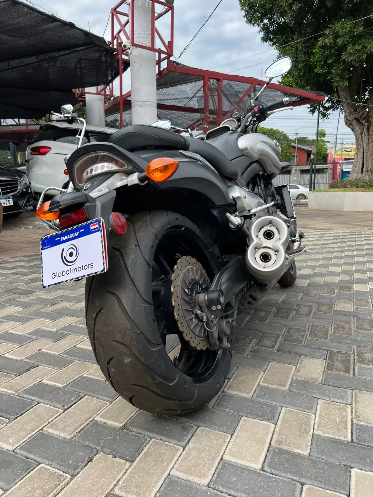 Yamaha VMax Naked 2012 en Globalmotors: Potencia y diseño icónicos - Imagen 9
