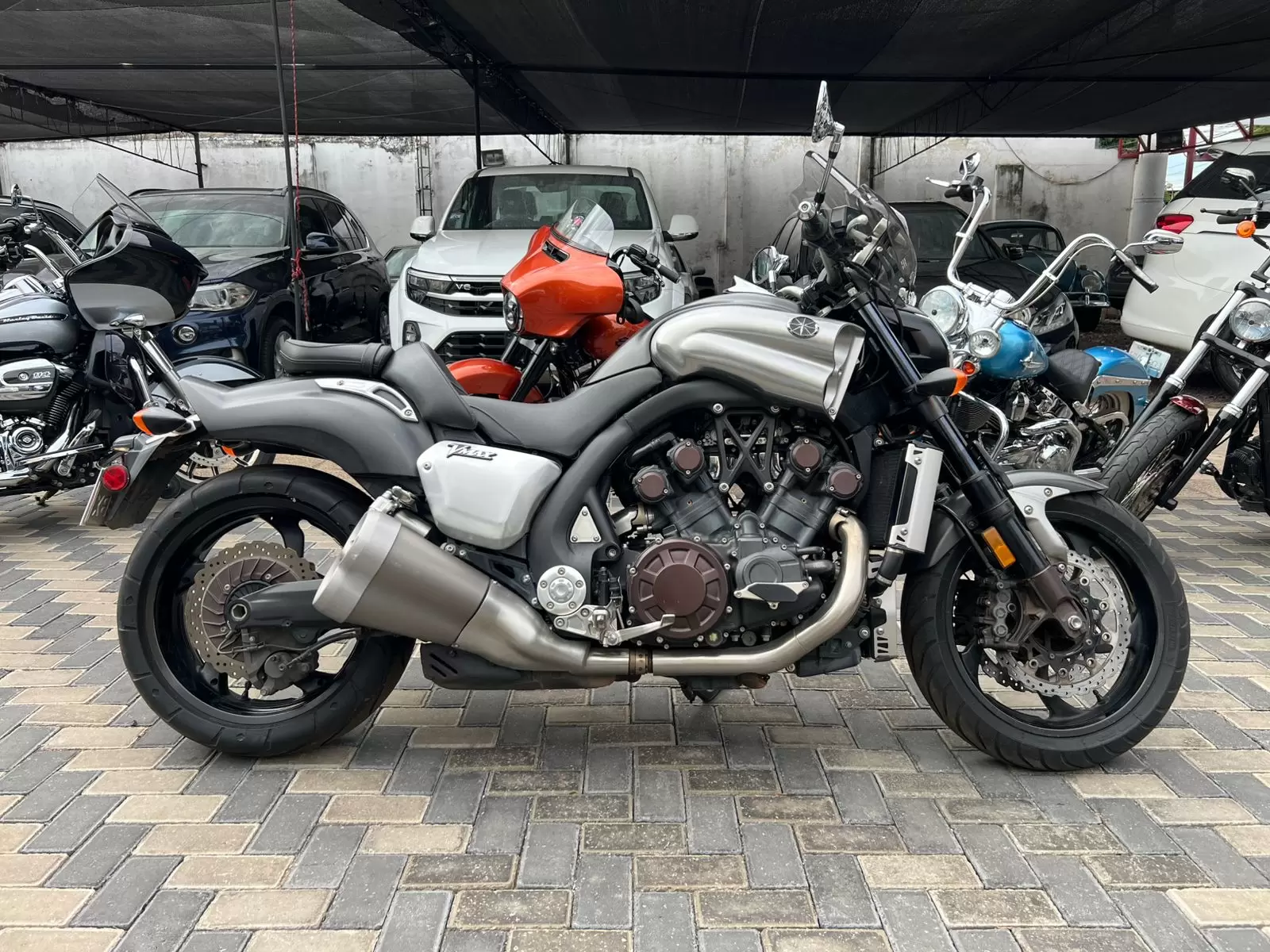Yamaha VMax Naked 2012 en Globalmotors: Potencia y diseño icónicos - Imagen 10