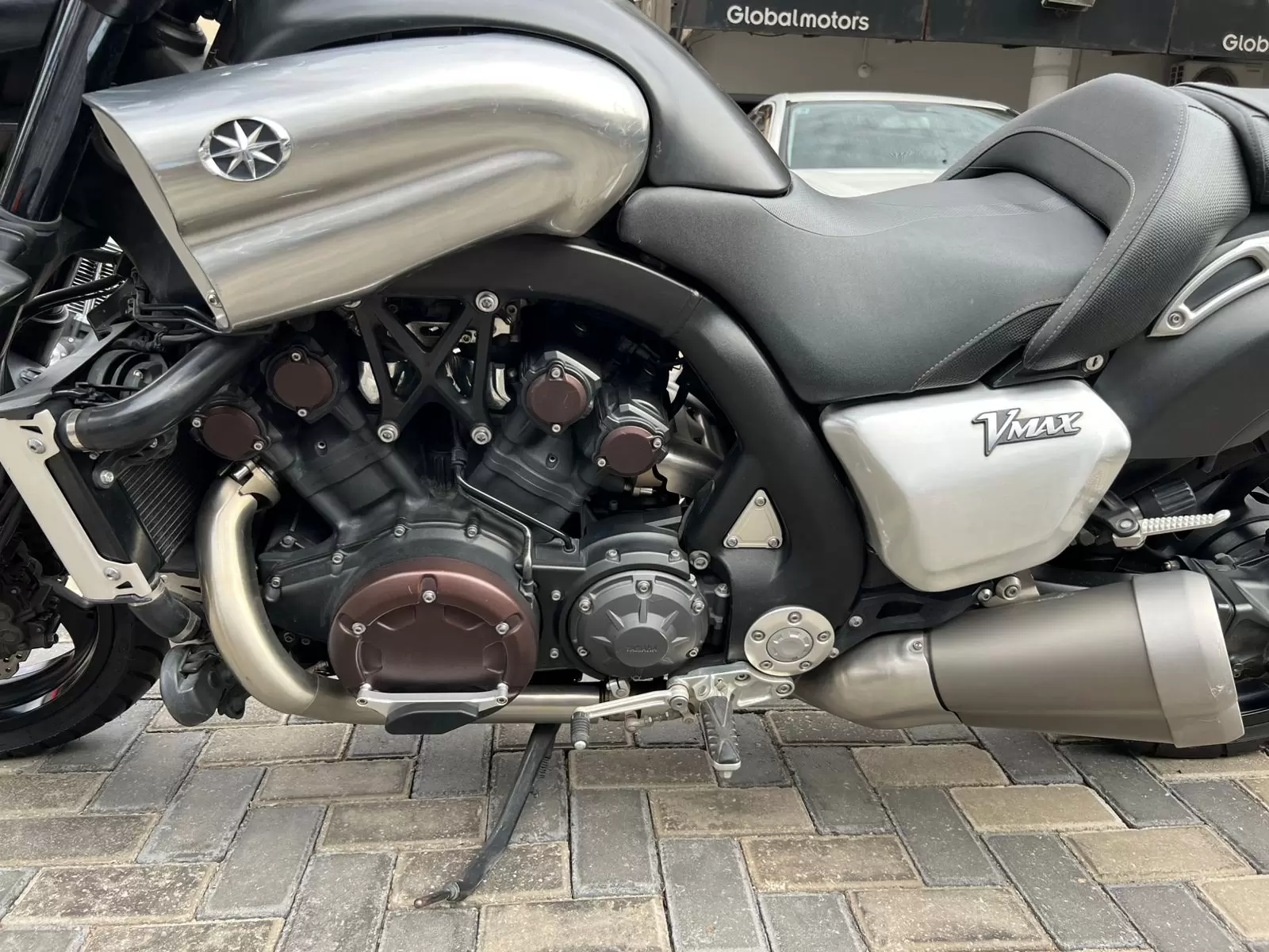 Yamaha VMax Naked 2012 en Globalmotors: Potencia y diseño icónicos - Imagen 15