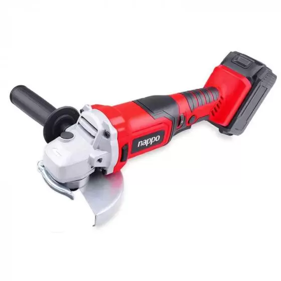 Amoladora inalámbrica Nappo NHA-080 con cargador y accesorios incluidos.