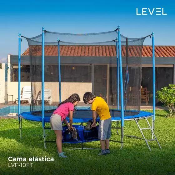 Compra la cama elástica Level 10ft, ideal para diversión en familia.