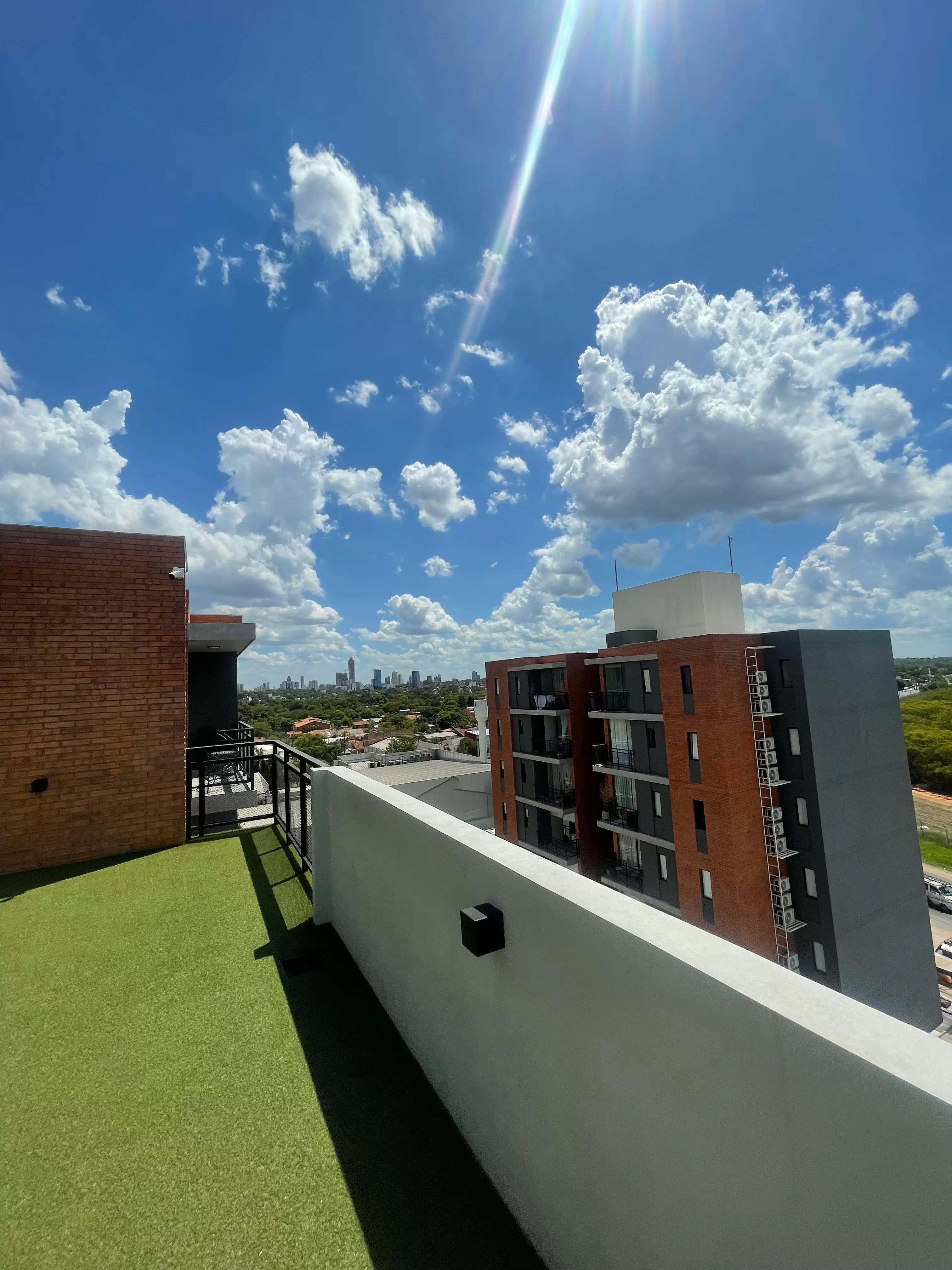 Departamento a estrenar con amenities en Insignia Soho 2, Luque - Imagen 2