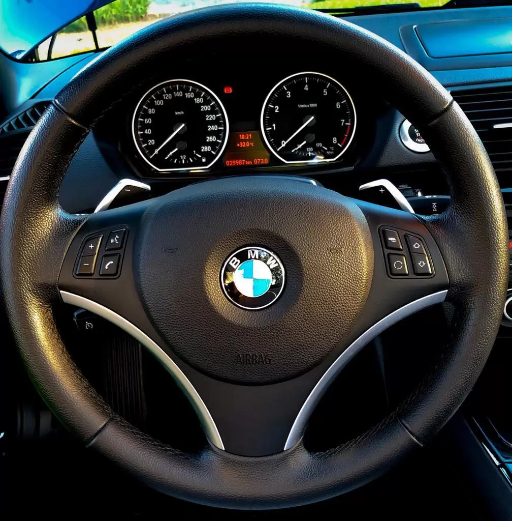 BMW Serie 1 325i 2011 en Asunción, motor 3000 - Imagen 3